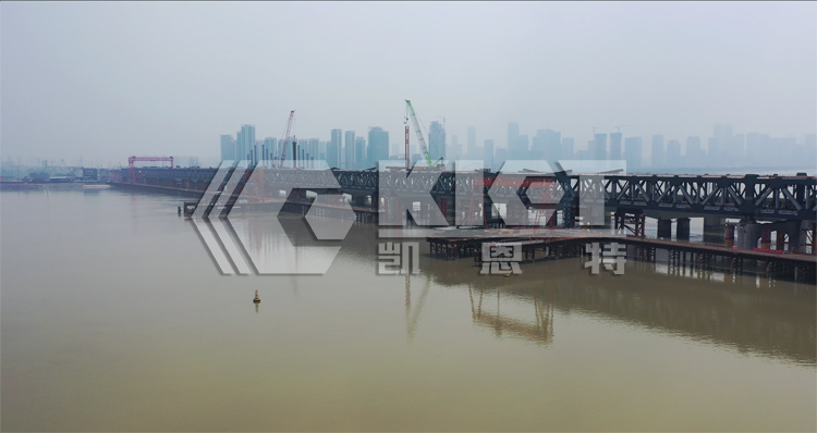 步履式智能頂推液壓系統(tǒng)應用于鋼箱梁同步頂推